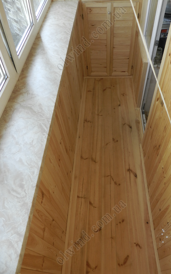 balkon_s_vynosom_po_podokonniku_6.webp